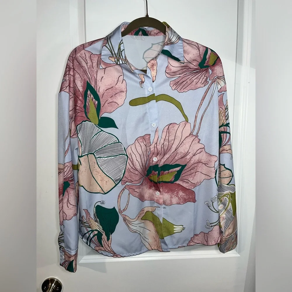 SHEIN Silky Button Up Pink All Over Print Floral Collared Blouse Size Small - Picture 1 of 9